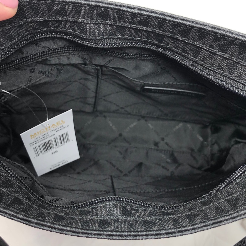 NWT Michael Kors LG messenger crossbody - Picture 5 of 6